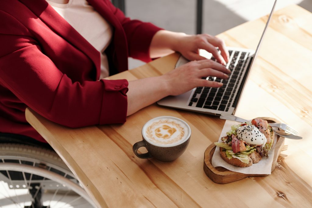 Le gestionnaire : Bien manger au bureau pour maintenir une vitesse constante